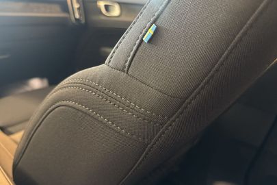 Car image 28