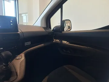 Car image 29