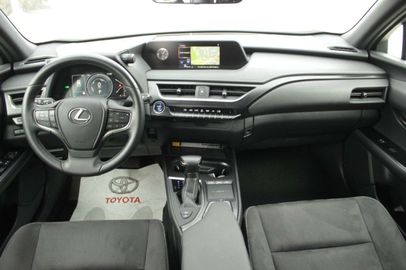 Car image 12