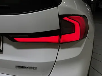 Car image 32