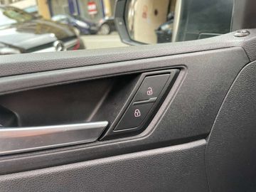 Car image 37