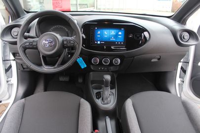 Car image 13