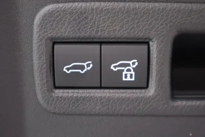 Car image 32