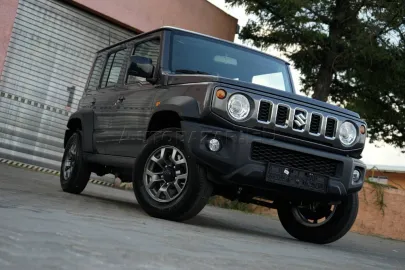Car image 4