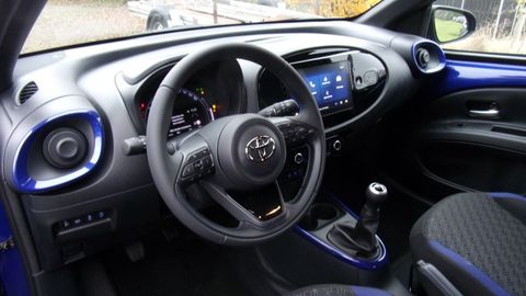 Car image 10