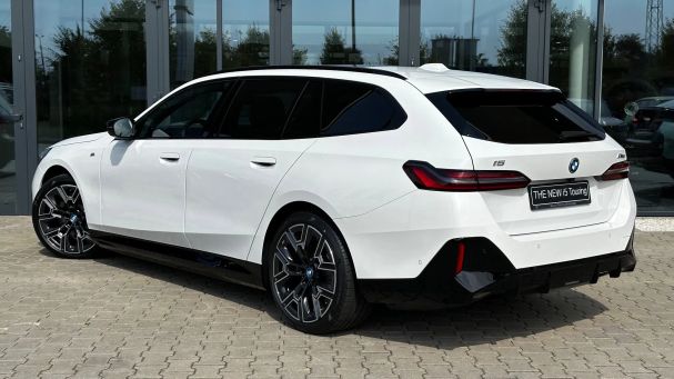 BMW i5 M60 xDrive 440 kW image number 2