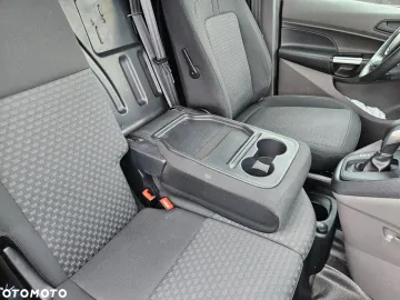 Car image 33