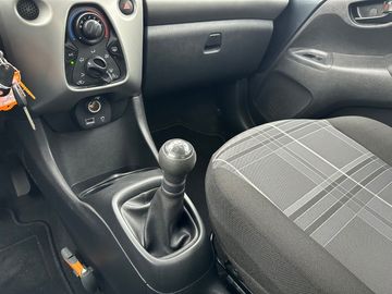 Car image 15