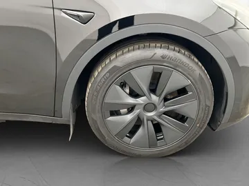 Car image 34