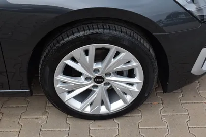 Car image 25