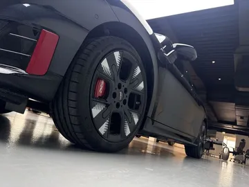 Car image 32