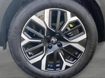 Car image 27