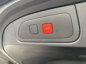 Car image 44