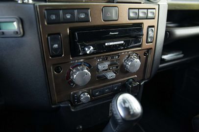 Car image 40