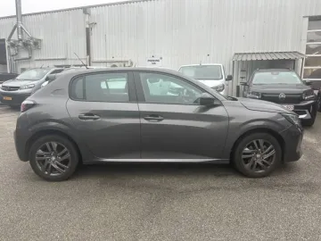 Car image 4