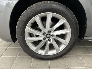 Car image 23