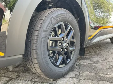 Car image 30