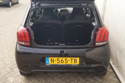 Car image 26