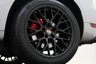 Car image 47