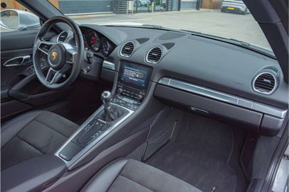 Car image 25