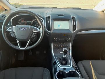 Car image 10