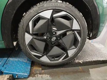 Car image 18