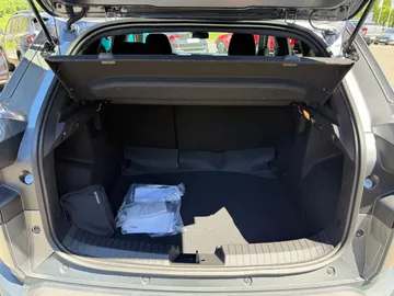 Car image 25