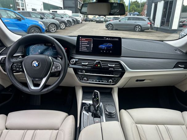 BMW 530i Touring Luxury 180 kW image number 10