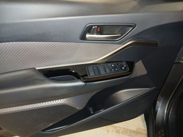 Toyota C-HR 2.0 Hybrid 135 kW image number 12