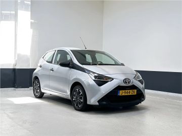 Car image 2