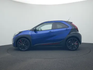 Car image 3