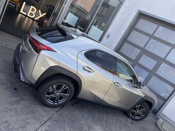 Lexus UX 250h 135 kW image number 15