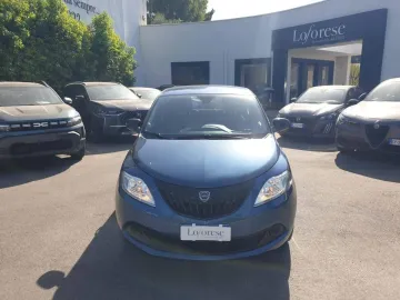 Car image 3