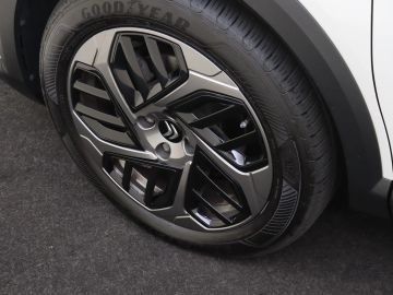 Car image 34