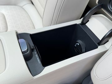 Car image 32