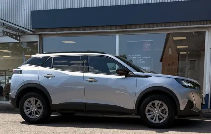 Car image 4