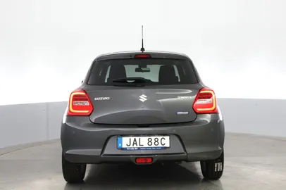 Car image 4