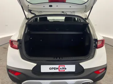 Car image 26