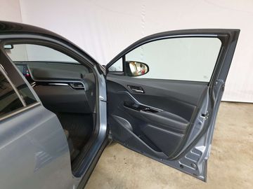 Car image 11