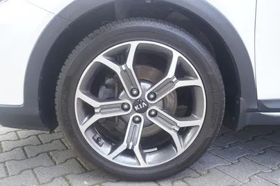 Car image 34