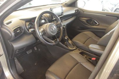 Car image 12