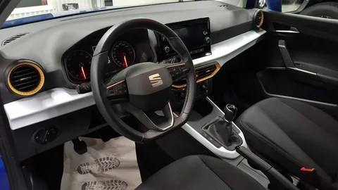 Car image 24