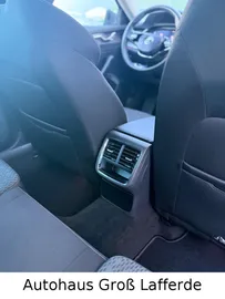 Car image 32