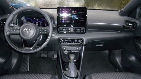 Car image 14