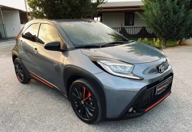 Car image 2