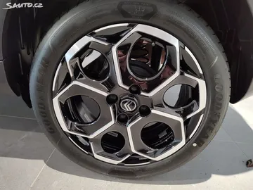 Car image 17