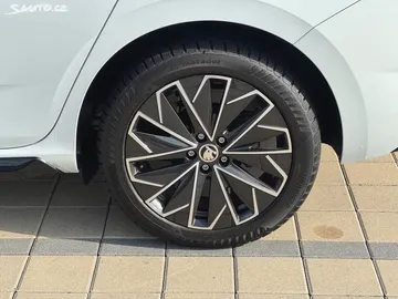 Car image 28