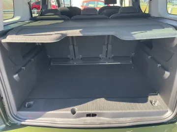 Car image 32