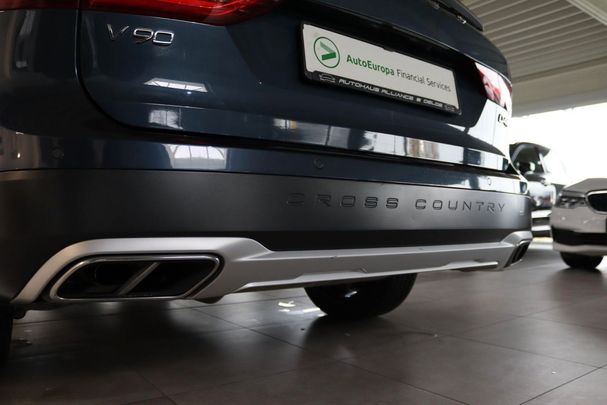 Volvo V90 Cross Country D4 AWD 140 kW image number 4