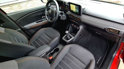 Car image 13